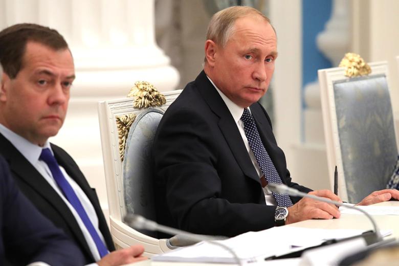 Владимир Путин и Дмитрий Медведев на заседании Совета по стратегическому развитию и нацпроектам