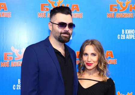 «Потому что ты девушка»: Чумаков и Ковальчук поспорили на красной дорожке