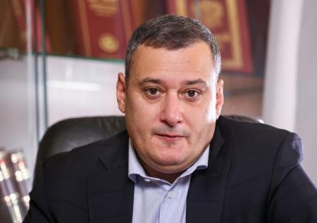 Хинштейн призвал привлекать к ответственности за репосты в соцсетях