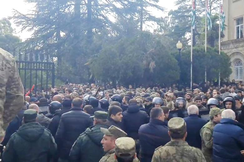 Протест оппозиции в Абхазии