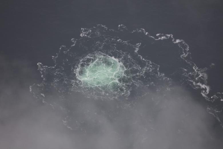 Поверхность моря на месте утечки