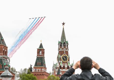 Воздушная часть парада Победы 9 мая: ждать ли, разгонят ли тучи над Москвой