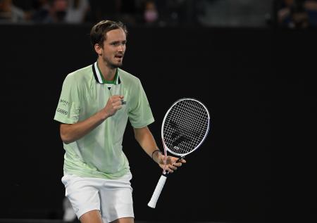 Тарпищев оценил влияние споров с судьёй на игру Медведева