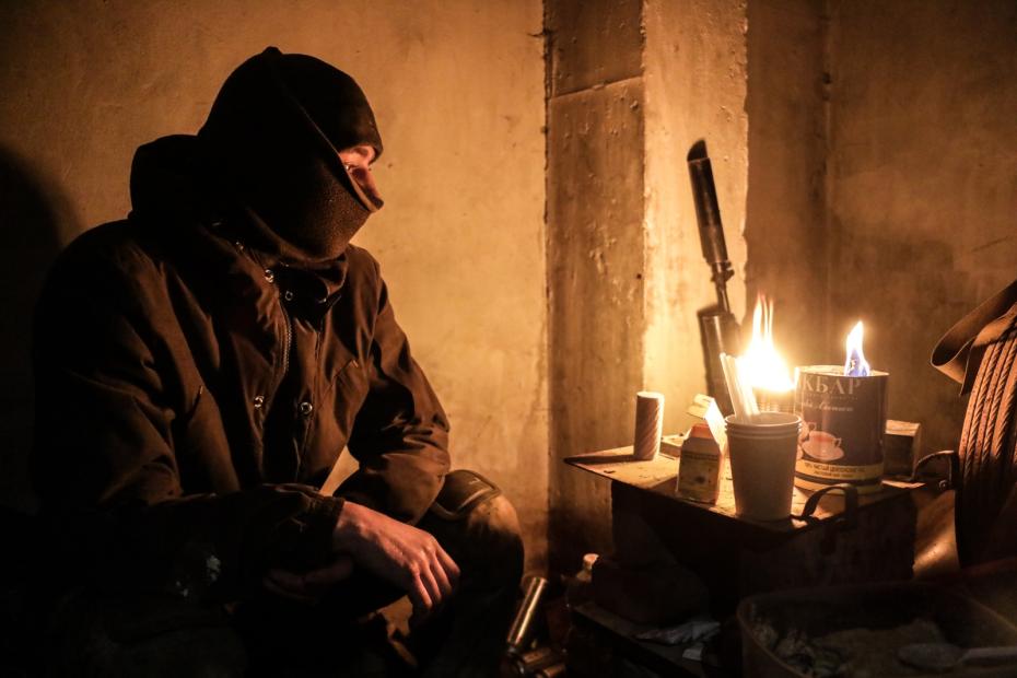 Русский боец в катакомбах Марьинки