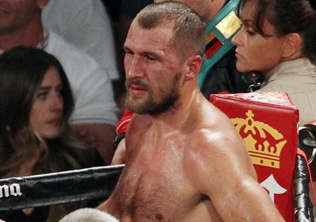 Ковалёв победил Альвареса и отобрал чемпионский пояс