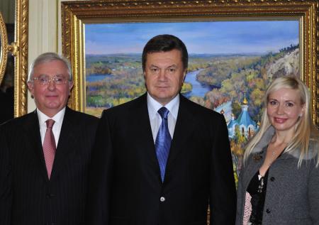 Евросоюз снял санкции с Януковича и его сына