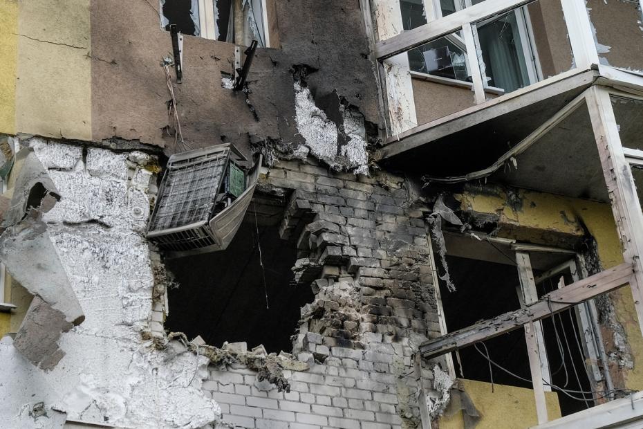 Начиненный взрывчаткой БПЛА упал на жилой дом в Воронеже: фото последствий 