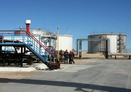 В Севастополе загорелась нефтебаза после атаки беспилотника ВСУ