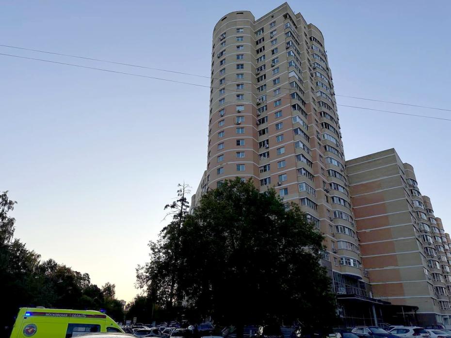 Раменское. Жилой дом, возле которого произошло падение беспилотника