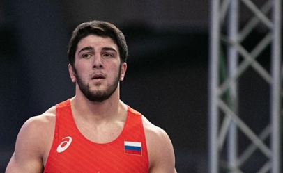 Борцы Акиев и Евлоев одержали досрочные победы в финалах чемпионата Европы