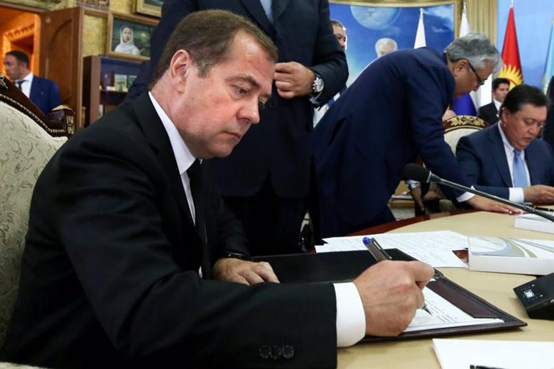 Дмитрий Медведев 