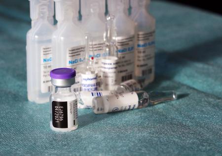 Глава Pfizer назвал сроки создания вакцины от «омикрон»-штамма коронавируса