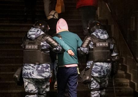 Участник митинга получил реальный срок из-за куртки как у преступника