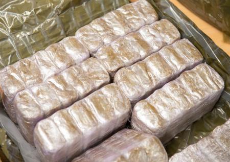 За попытку сбыть 36 кг гашиша в суде ответят россиянин и иностранец