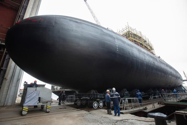 Дизель-электрическая подводная лодка «Можайск» проекта 636 во время торжественной церемонии спуска на воду на территории АО «Адмиралтейские верфи» в Санкт-Петербурге