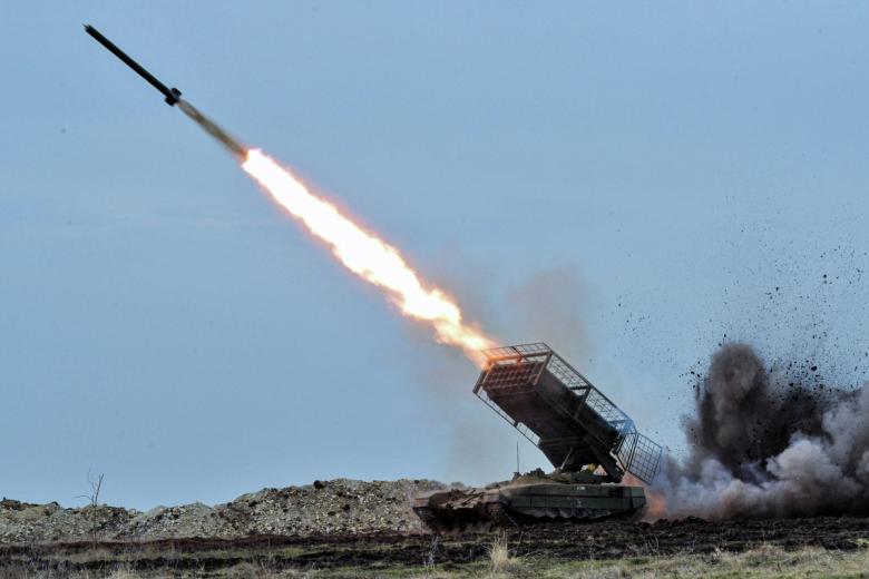 Боевой расчет тяжелой огнеметной системы «Солнцепек»