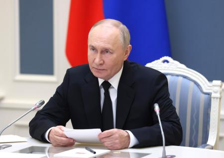 «Где заводы?»: Путин задал Мантурову несколько прямых вопросов