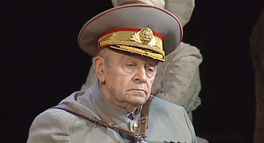 Леонид Броневой в спектакле "Мудрец" (2004)