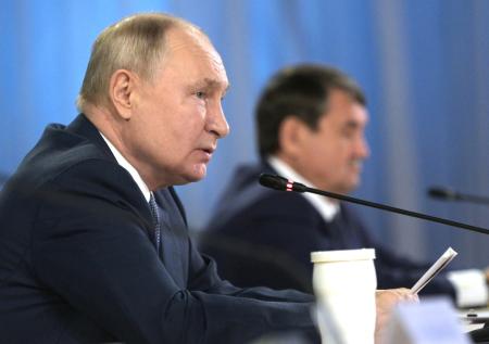 Путин призвал помочь бойцам СВО с обустройством бесплатных участков