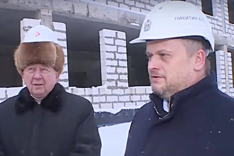 Губернатор Новгородской области Андрей Никитин (справа)