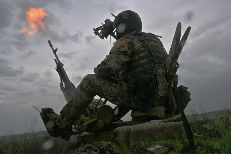 Боевая работа ВС РФ из пулемета НСВ «Утёс» по воздушным целям в зоне СВО