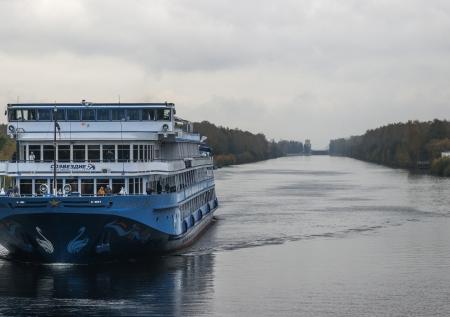 Севший на мель теплоход продолжит круиз в Петербург