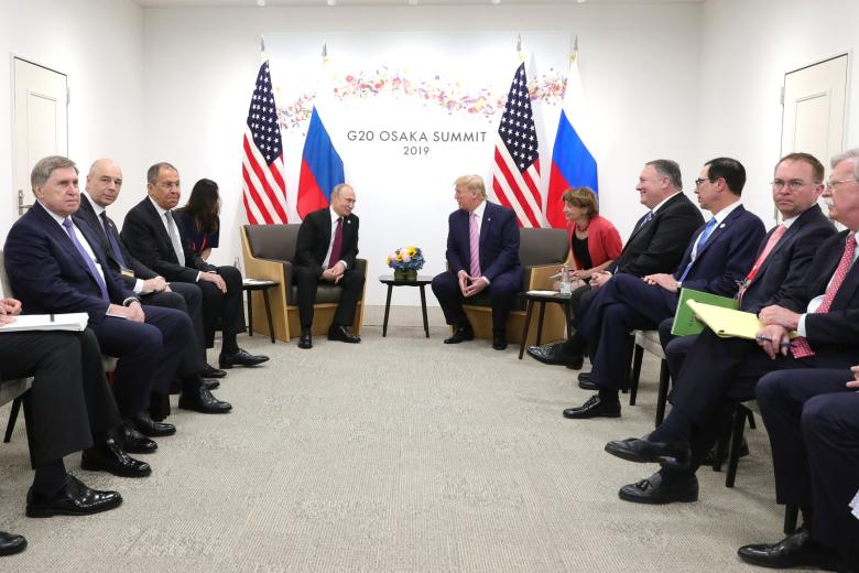 Президент РФ Владимир Путин с президентом Соединённых Штатов Америки Дональдом Трампом