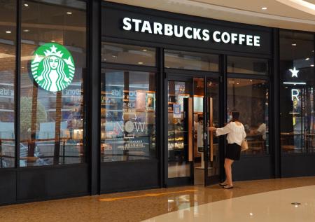 Известный рэпер станет совладельцем Starbucks в России