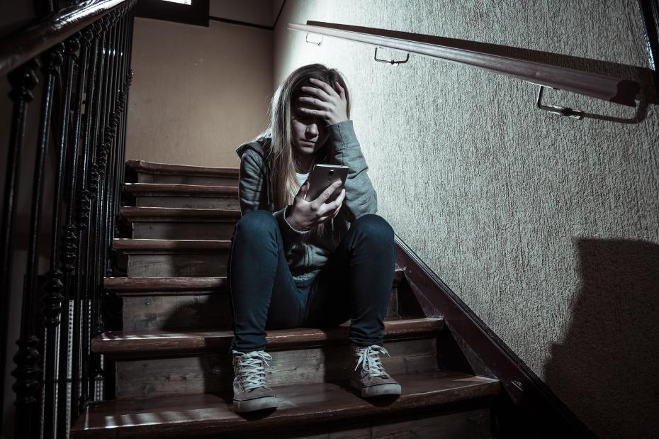 Снимал трусы и просил целовать: падчерица до 14 лет терпела отчима-педофила