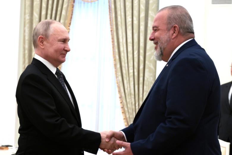 Президент РФ Владимир Путин и премьер-министр Кубы Мануэль Марреро Крус