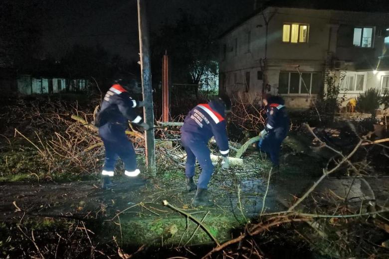 Последствия шторма в Севастополе