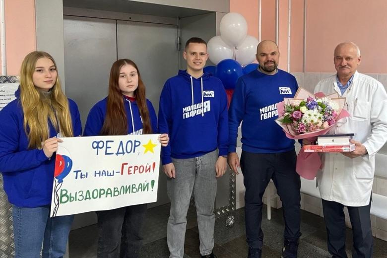 Представители «Молодой гвардии Единой России» навестили в Брянской детской областной больнице юного героя Федора