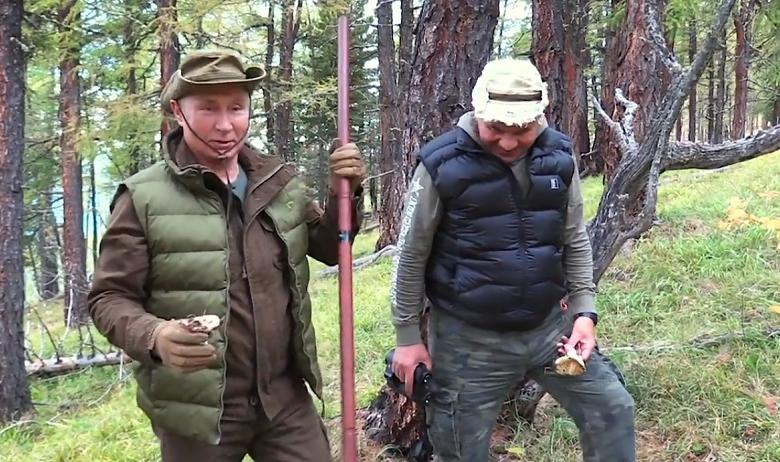 Президент РФ Владимир Путин и министр обороны РФ Сергей Шойгу