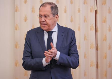 Глава МИД европейской страны пожал Лаврову руку и попал на видео
