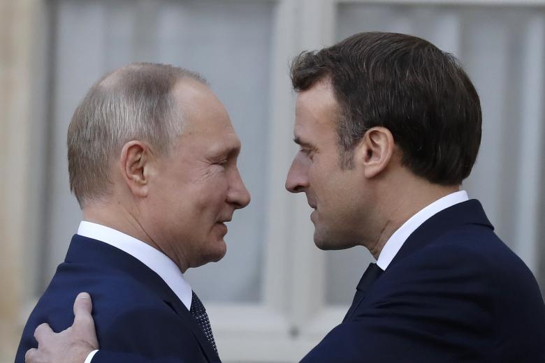 Владимир Путин и Эммануэль Макрон