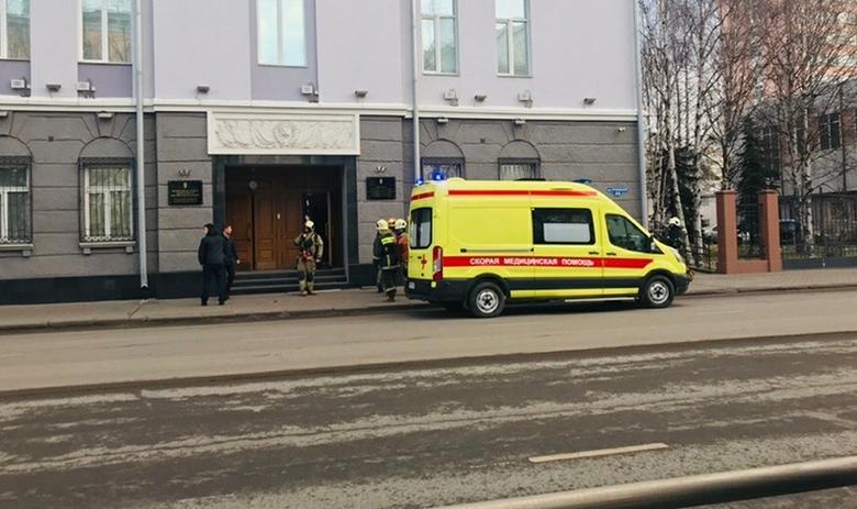 Здание УФСБ по Архангельской области после нападения