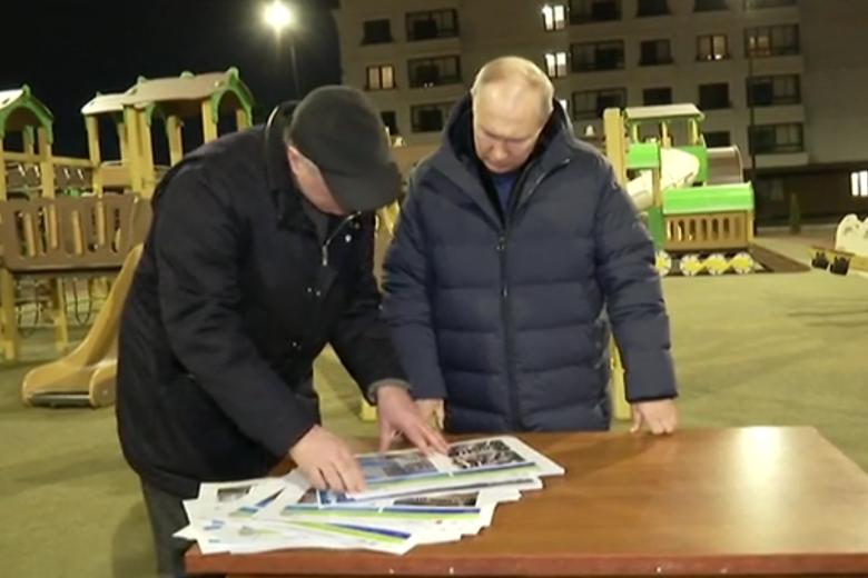 Владимир Путин и Марат Хуснуллин в Мариуполе