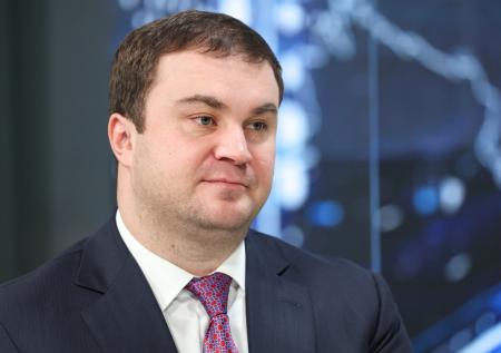 Омский губернатор поработал водителем у избирательной комиссии