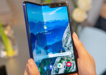 Гибкие смартфоны Galaxy Fold сломались за неделю до старта продаж