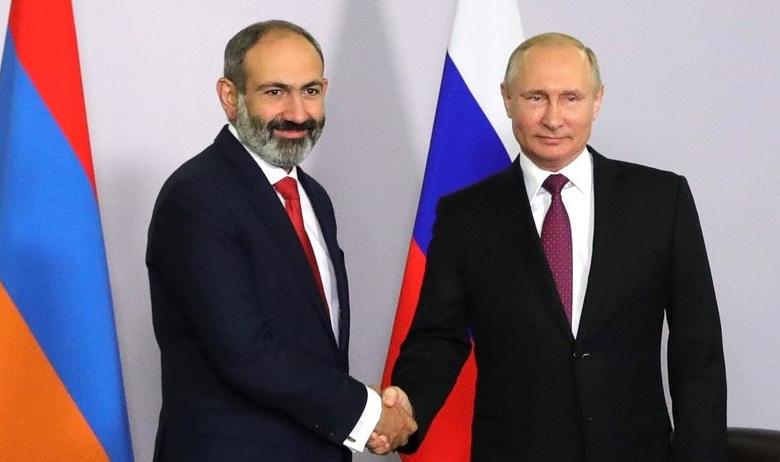 Президент РФ Владимир Путин с премьер-министром Армении Николом Пашиняном