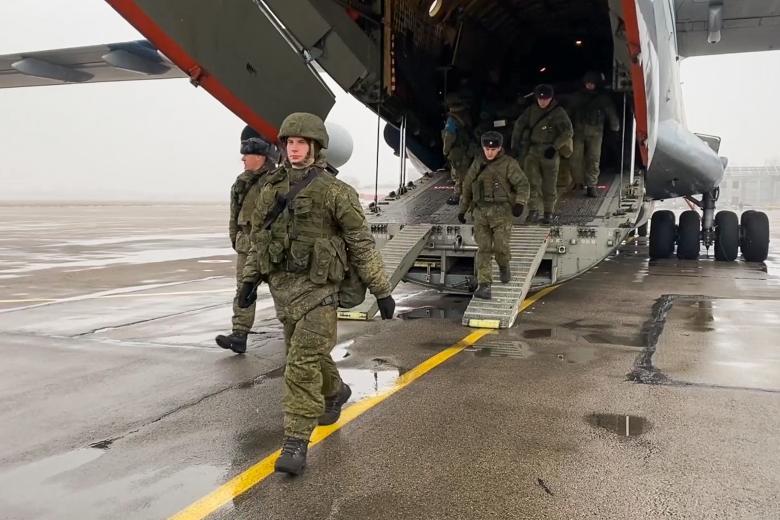 Прибытие основных сил российских миротворцев ОДКБ в Казахстан