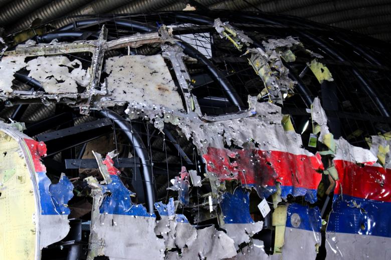 Осмотр реконструкции разбившегося в 2014 году на Украине Boeing MH17