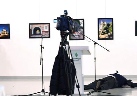 Адвокату фигуранта дела об убийстве Карлова предъявили обвинение