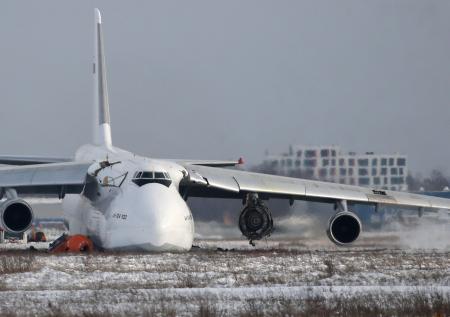 СК раскрыл подробности аварийной посадки Ан-124 в Новосибирске