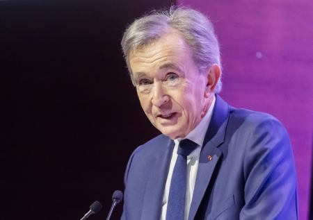 Владелец Hennessy за один день опустился на пятое место в Forbes