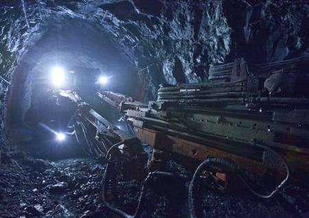 Двое шахтеров пропали после обрушения породы в Кузбассе