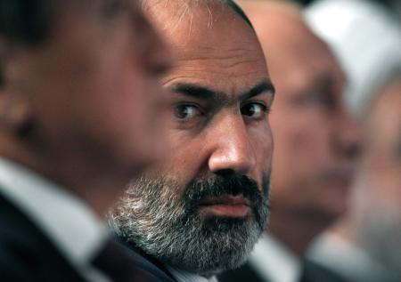 Ереван пытается создать видимость поддержки Москвы