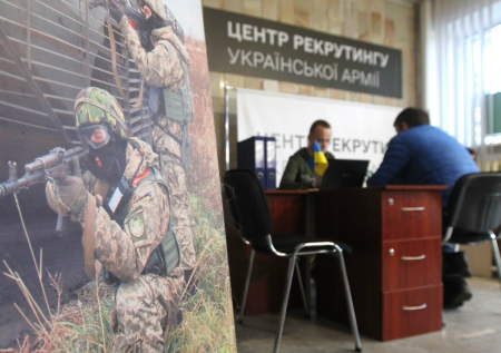 Украинцы оккупировали военкоматы из-за проблем с отсрочкой