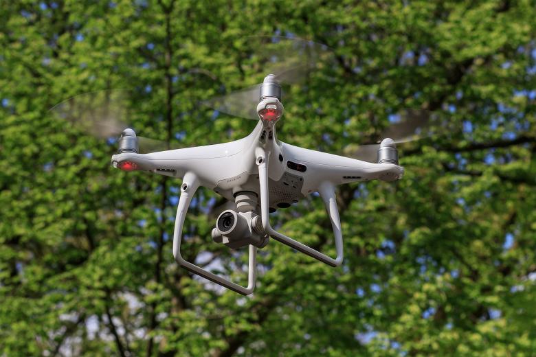 Квадрокоптер DJI Phantom 4