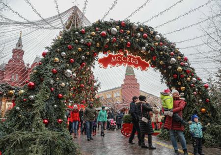 Новогодние и майские праздники в 2025-м: когда отдыхаем, выходные, отпуска